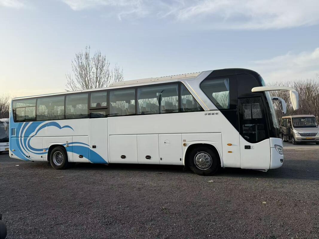 حافلة جديدة مستعملة Yutong Zk6122 بمحرك Yuchai 330 حصان ونوابض ورقية و 55 مقعدًا فاخرة مع تكييف هواء