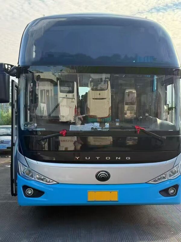 الحافلات المستعملة Yutong Zk6128 Weichai 375hp يورو 5 ورقة الربيع 48 مقعد نقل اليكس مع تكييف الهواء للنقل أو المسافات الطويلة