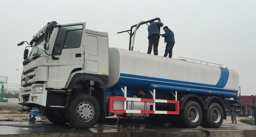 HOWO 336hp مستعملة شاحنات المياه LHD القيادة نوع عملية سهلة لتنظيف الطريق