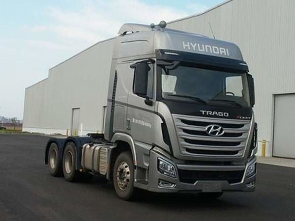 6 * 4 وضع محرك تستخدم شاحنة جرار 440hp مع معيار الانبعاثات اليورو الخامس