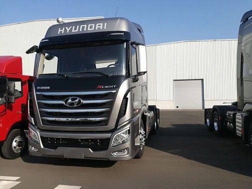 6 * 4 وضع محرك تستخدم شاحنة جرار 440hp مع معيار الانبعاثات اليورو الخامس
