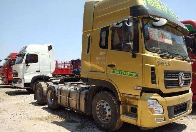 6x4 محرك الوضع تستخدم جرار شاحنة دونغفنغ العلامة التجارية يورو الثالث الانبعاثات القياسية