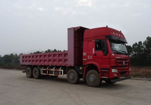 8 × 4 محرك الوضع الثاني شاحنة قلابة اليد الثانية SINOTRUK HOWO العلامة التجارية 2014 السنة