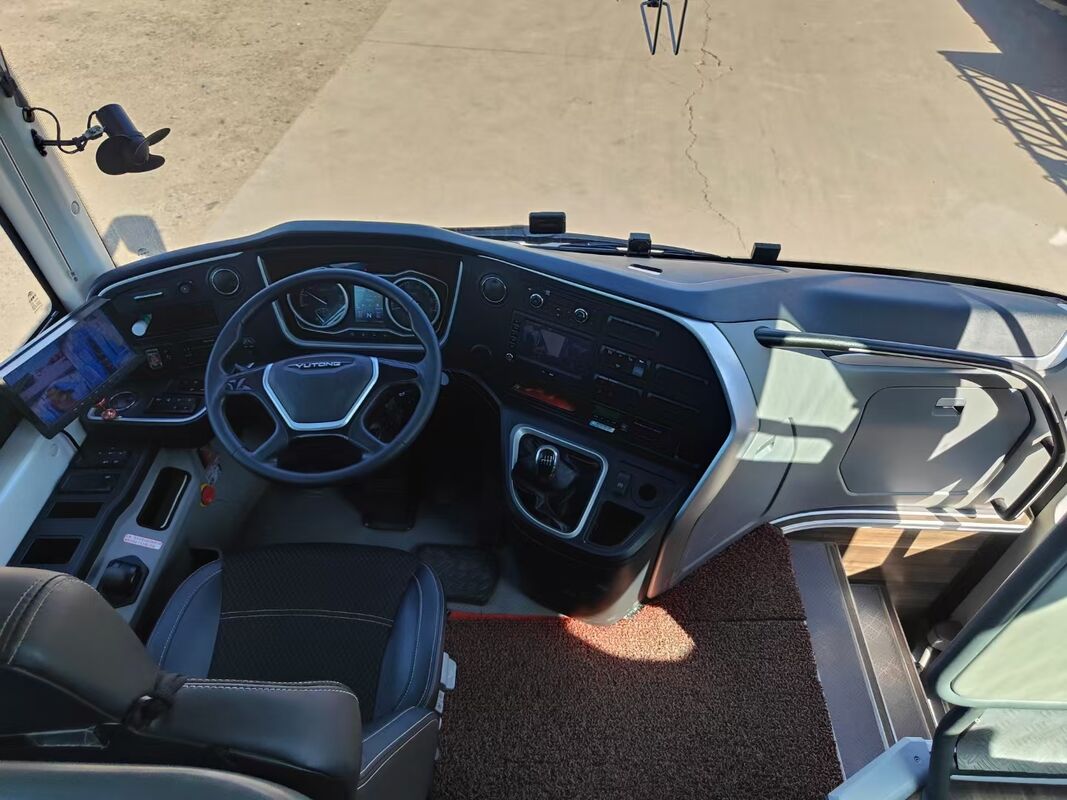 حافلة يوتونغ ZK6117 مستعملة بمحرك ديزل ويتشاي مزدوجة الأبواب تتسع لـ 50 مقعدًا فاخرة للسياحة LHD للبيع