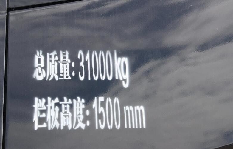8x4 محرك 420HP Euro IV / V مستعملة شاحنات العمل مع محرك الكمون دونغفنغ