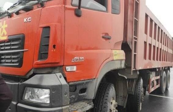 385HP أحمر اللون تستخدم الشاحنات الثقيلة ، شاحنة قلابة الديزل المستعملة