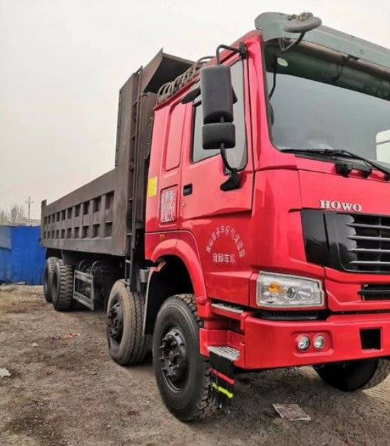 HOWO العلامة التجارية 20-30T تستخدم شاحنات الديزل / شاحنات قلابة مستعملة 375hp 2012 السنة