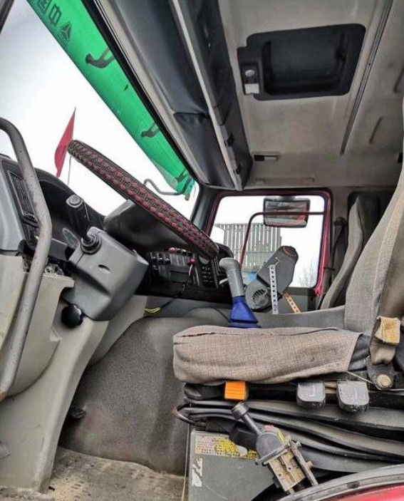 HOWO العلامة التجارية 20-30T تستخدم شاحنات الديزل / شاحنات قلابة مستعملة 375hp 2012 السنة
