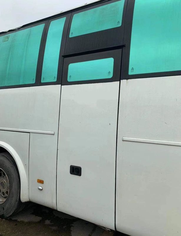 2013 سنة ديزل باص Yutong مستعمل 58 مقعد Zk 6110 لون أبيض