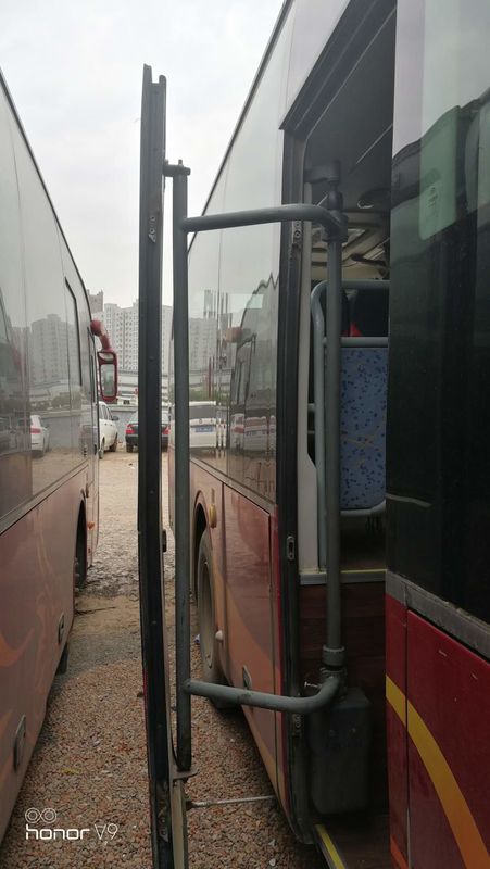 الأحمر Yutong المستخدمة كوستر حافلة ZK6121HQ3Z 68 مقعد RHD دعم ديزل A / C بابين
