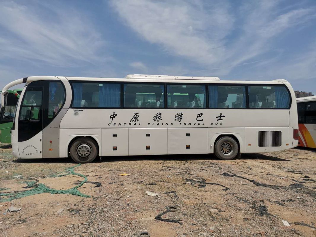 51 مقعد مستعمل Yutong City Service Bus Man Series ديزل يسار الجانب توجيهي مسطح أبيض اللون