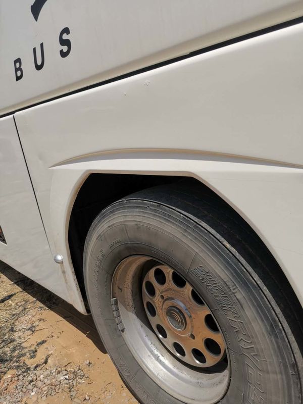 51 مقعد مستعمل Yutong City Service Bus Man Series ديزل يسار الجانب توجيهي مسطح أبيض اللون