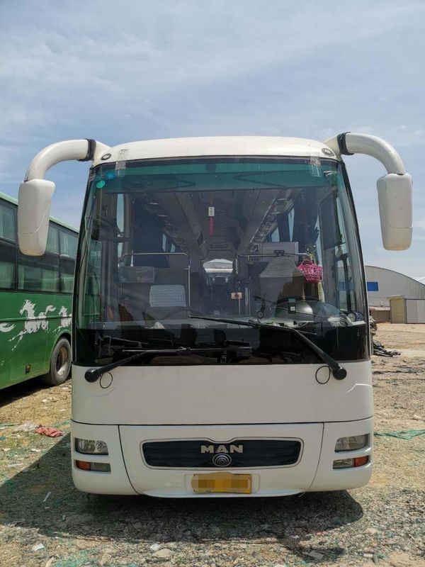 51 مقعد مستعمل Yutong City Service Bus Man Series ديزل يسار الجانب توجيهي مسطح أبيض اللون