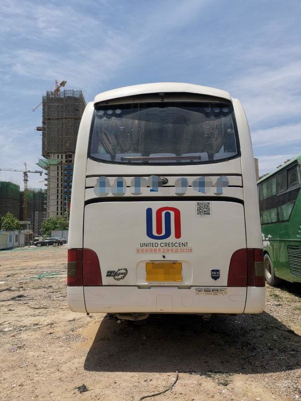 51 مقعد مستعمل Yutong City Service Bus Man Series ديزل يسار الجانب توجيهي مسطح أبيض اللون