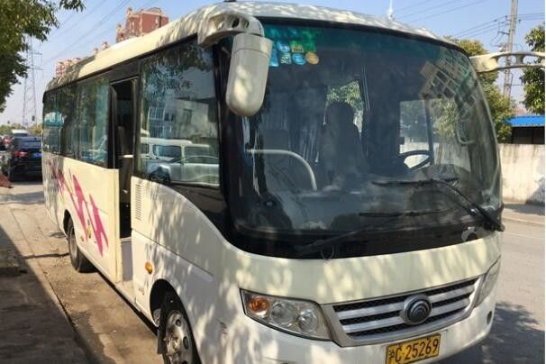 Euro III Diesel Engine Yutong ميني باص 2011 عام 23 مقاعد مستعملة صندوق تروس أوتوماتيكي