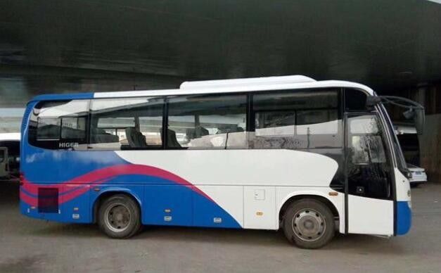33 مقعدًا حافلة سياحية مستعملة Higer Brand YC Engine Passenger Coach Bus