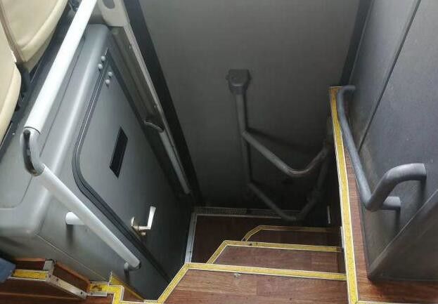 2013 سنة Yutong Buses Zk6125 Model Bus 57 Seat with Safe Airbag / Toilet