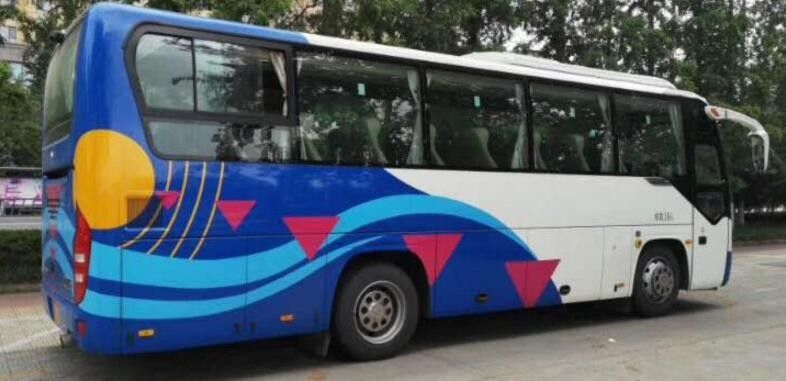 39 مقعدًا 260 حصانًا Yutong Buses 100km / H Max Speed ​​2010 السنة 8995 X 2480 X 3330mm