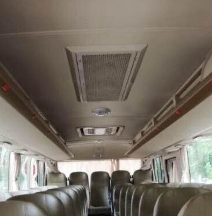 39 مقعدًا 260 حصانًا Yutong Buses 100km / H Max Speed ​​2010 السنة 8995 X 2480 X 3330mm
