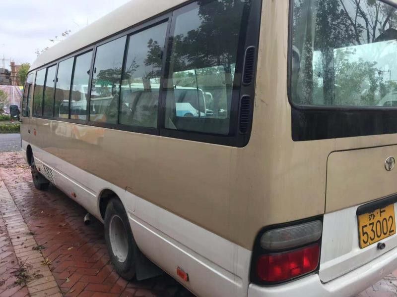 2010 السنة Toyota Coaster Used Bus 23 Seat 15B محرك ديزل 2585mm ارتفاع الحافلة