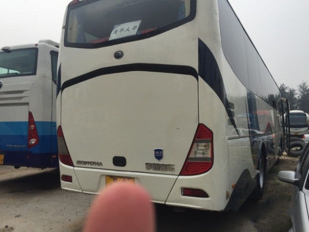 55 مقعدًا مستعملة حافلة Yutong المستعملة ZK6117 موديل Coach 2011 لعام 2011 مع قوة AC 300ps