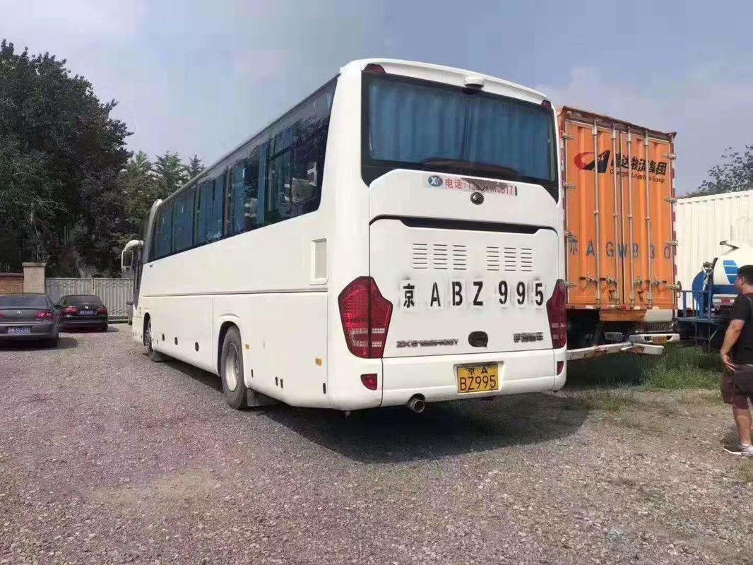 Yutong 6122 Series 55 مقاعد مقاعد مستعملة حافلة ديزل LHD 2017 سنة ، مقاعد فاخرة ذات لون أبيض مع باب أوتوماتيكي