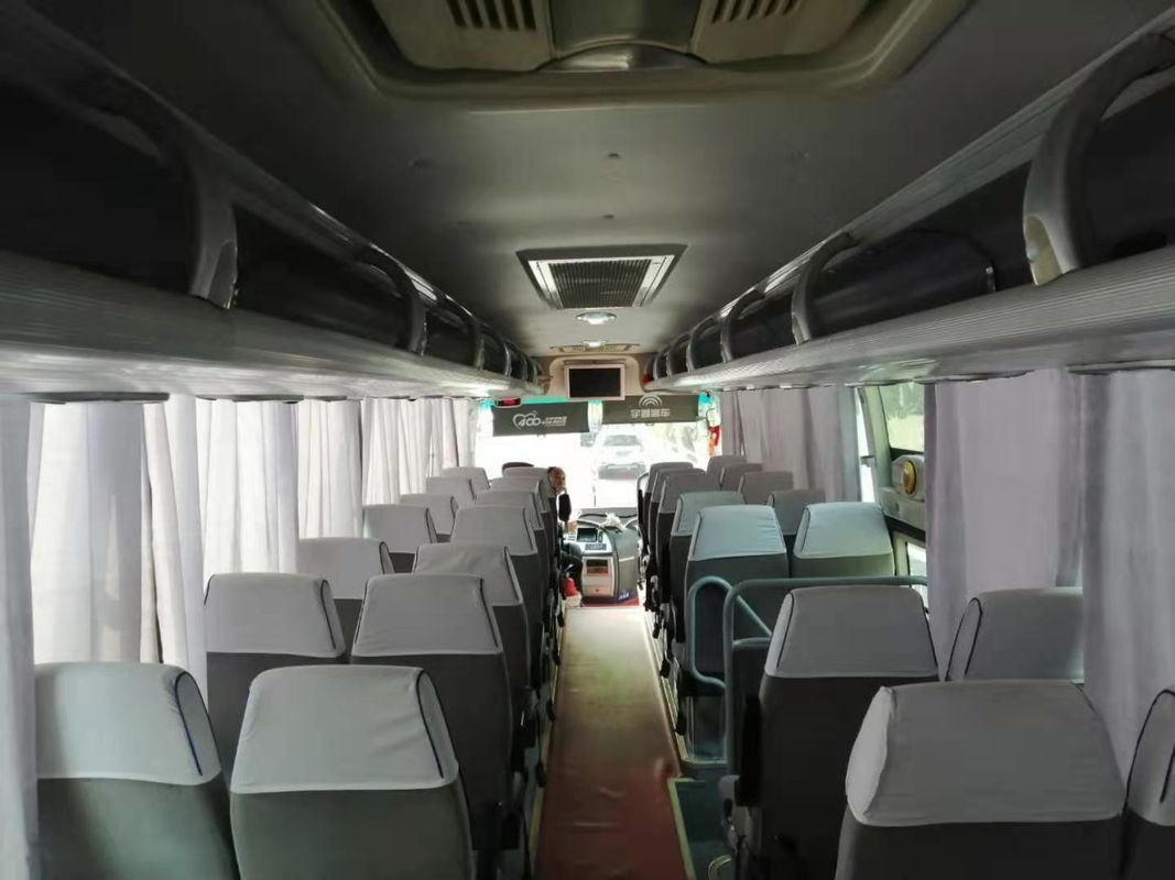 اللون الأبيض Used Yutong Buses 47 مقعد 2013 سنة ديزل Yutong Bus حالة جيدة