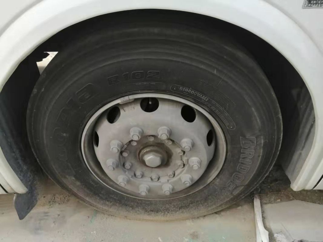 51 مقعدًا ببابين حافلة ركاب مستعملة LHD / RHD Zk6127 موديل Yutong Bus 2010 Year