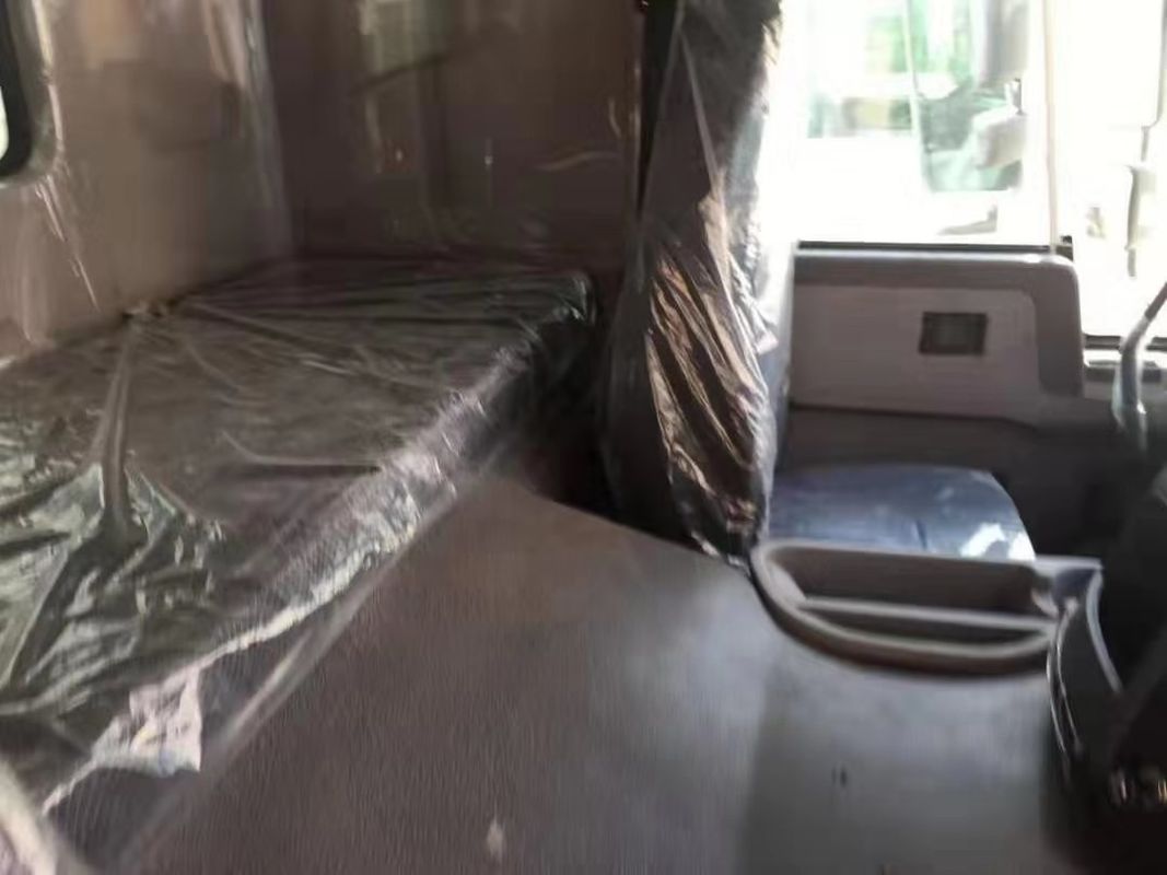 ZZ3317N3867 تستخدم شاحنة قلابة 8 * 4 12 اطارات شاحنة قلابة مع محرك اليد اليمنى