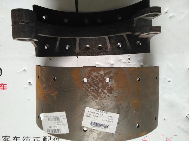 قطع غيار حافلة الركاب منخفضة الكربون الصلب 35A23-02523 الفرامل الخلفية الحذاء Yutong العلامة التجارية