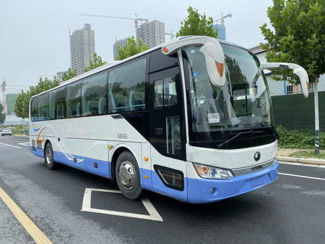 49 مقعدًا 192kw محرك ديزل خلفي 2016 سنة مستعملة Yutong Bus YC. محرك 14700 كجم