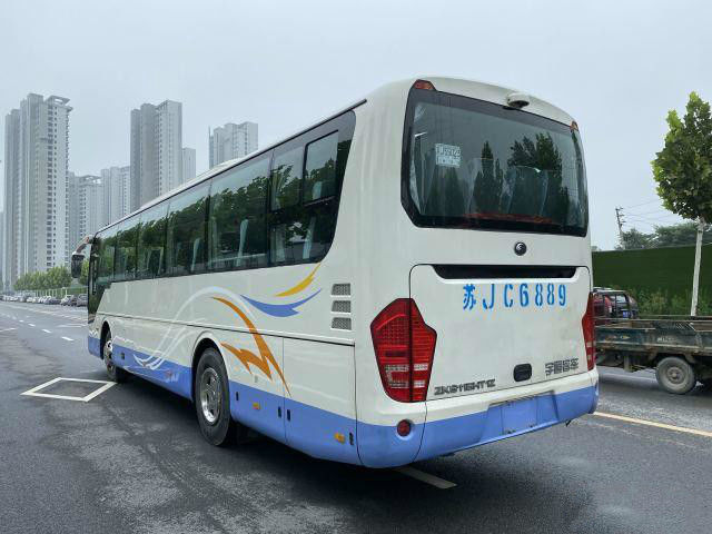 49 مقعدًا 192kw محرك ديزل خلفي 2016 سنة مستعملة Yutong Bus YC. محرك 14700 كجم