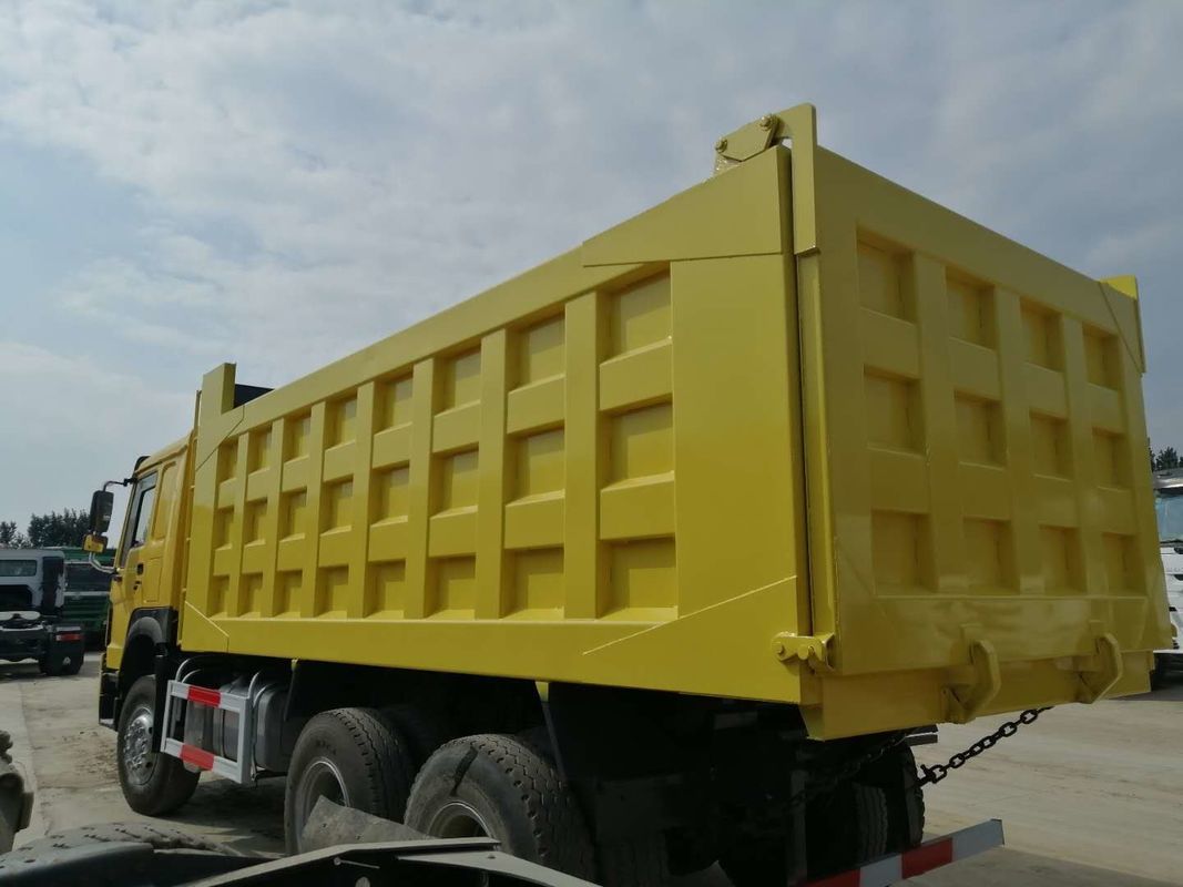 شاحنة قلابة أمامية 6 * 4 TipperTruck 371-420HP RHD مستعملة شاحنة قلابة WD Engine