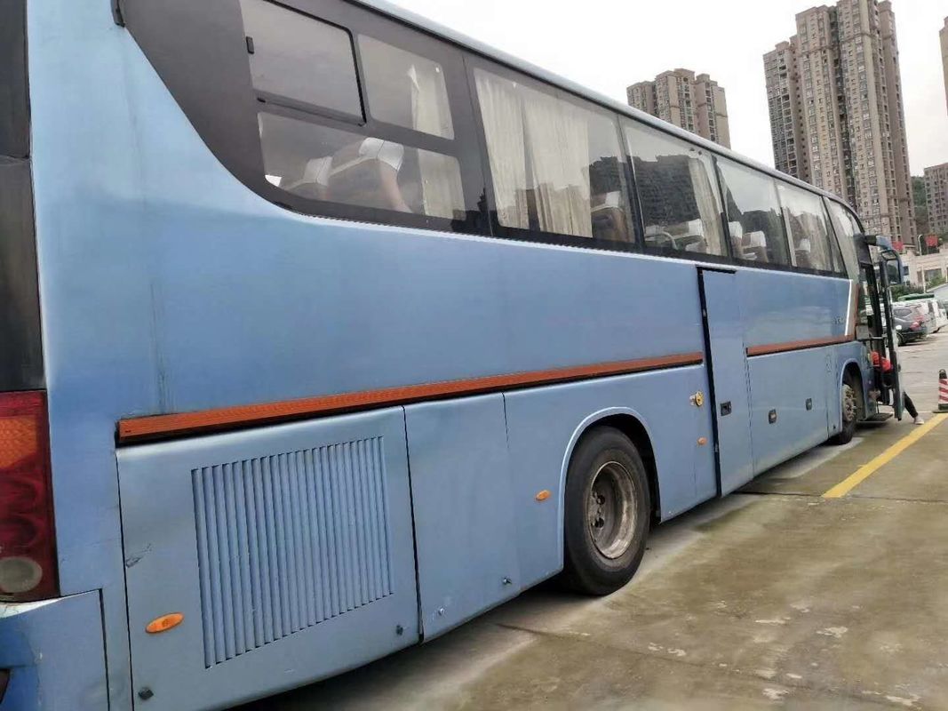 Kinglong RHD Deisel Engine 53 مقعدًا 233kw حافلة سياحية مستعملة مع أبواب مزدوجة AC