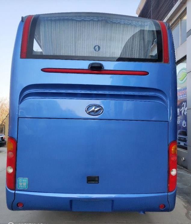 تستخدم Higer KLQ6129 53 مقعدًا محرك خلفي للحافلة ذات الأبواب المزدوجة الصلب Chiassis