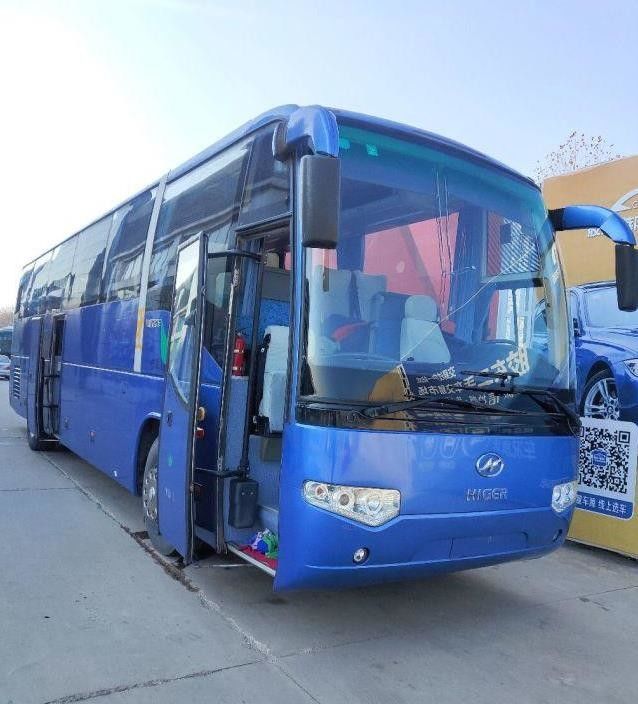تستخدم Higer KLQ6129 53 مقعدًا محرك خلفي للحافلة ذات الأبواب المزدوجة الصلب Chiassis