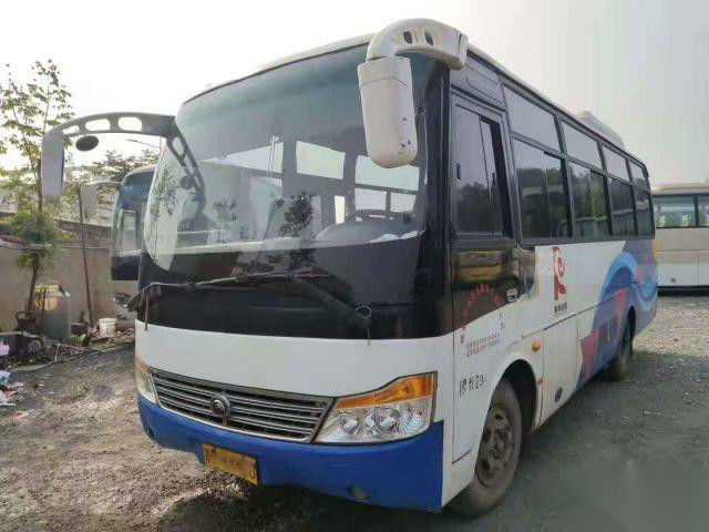 ISO Yutong ZK6752D 29 مقعدًا LHD مستعملة للركاب ذات الهيكل الصلب بأبواب واحدة