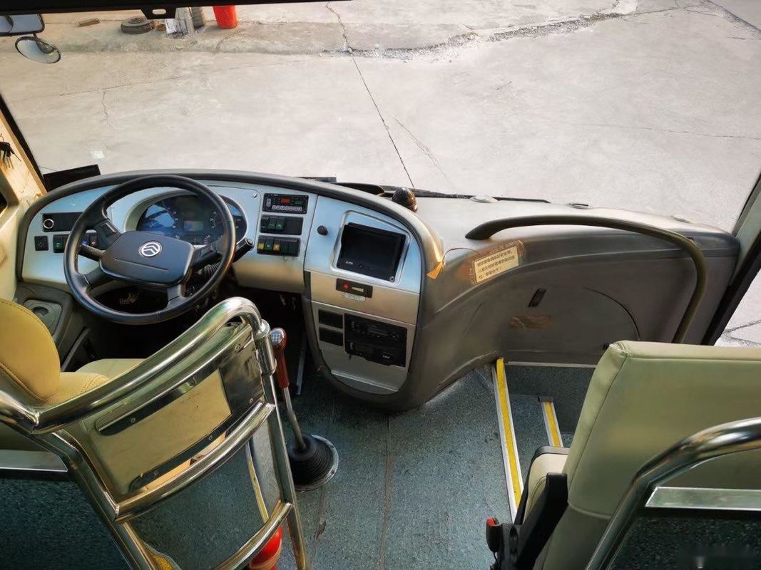 تستخدم حافلة الحافلة اليسرى بحالة جيدة مع AC Euro III موديل XML6102 45 مقعدًا تستخدم Golden Dragon Bus
