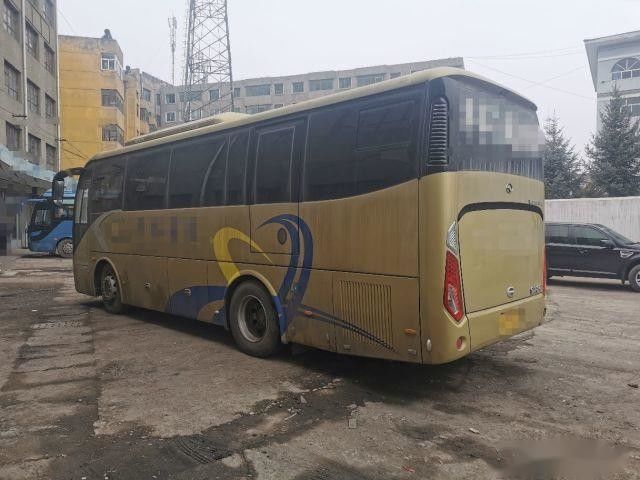 38 مقعدًا Yuchai محرك خلفي ست أسطوانات 270hp Euro V وسادة هوائية هيكل توجيه يسار Kinglong XMQ6901 حافلة سياحية مستعملة