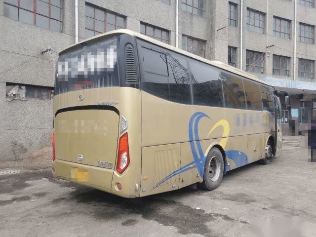 38 مقعدًا Yuchai محرك خلفي ست أسطوانات 270hp Euro V وسادة هوائية هيكل توجيه يسار Kinglong XMQ6901 حافلة سياحية مستعملة