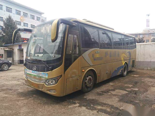 38 مقعدًا Yuchai محرك خلفي ست أسطوانات 270hp Euro V وسادة هوائية هيكل توجيه يسار Kinglong XMQ6901 حافلة سياحية مستعملة