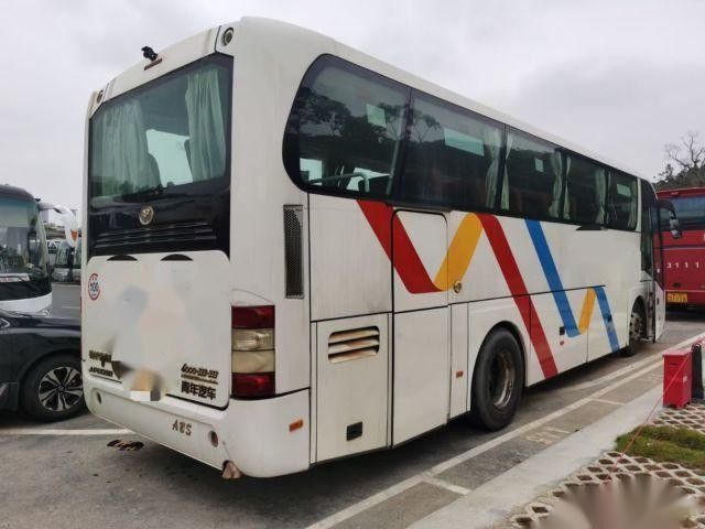 YOUNGMAN JNP6108 39 مقعدًا WP 199kw محرك خلفي للحافلة المستخدمة وسادة هوائية لحافلة الركاب هيكل مقاعد جلدية للتوجيه الأيسر