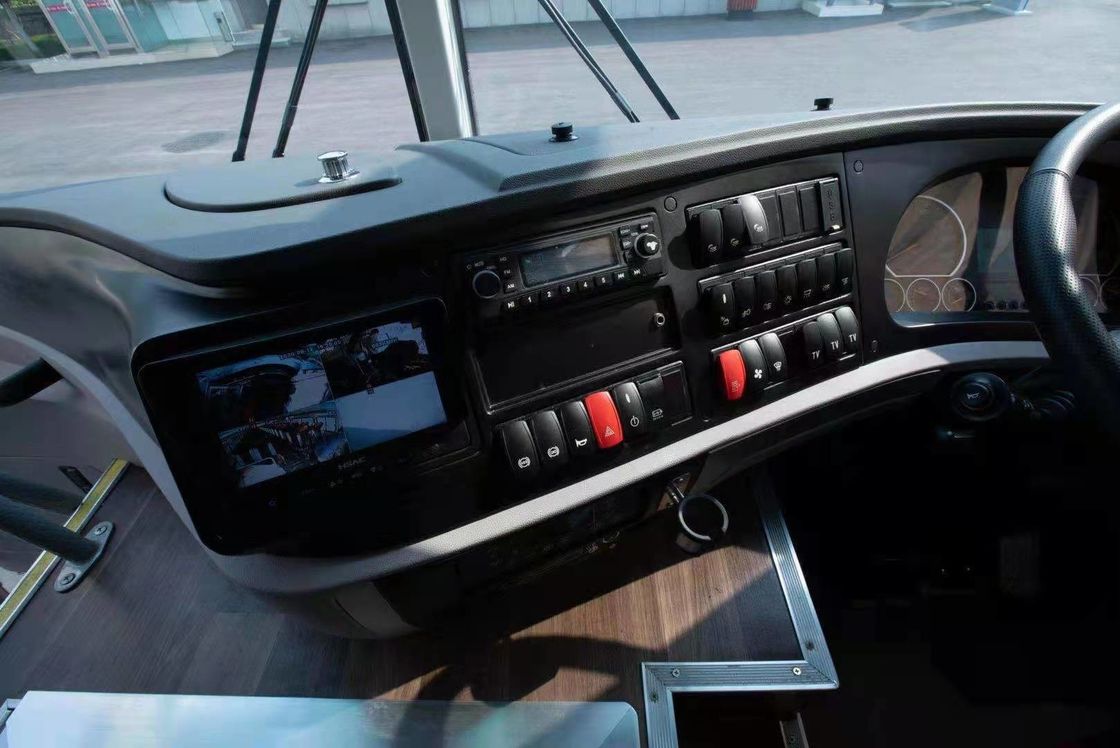 العلامة التجارية الجديدة Yutong Bus ZK6126 ذات المحور المزدوج مع 58 مقعدًا باللون الأبيض في المحرك الخلفي الترويجي