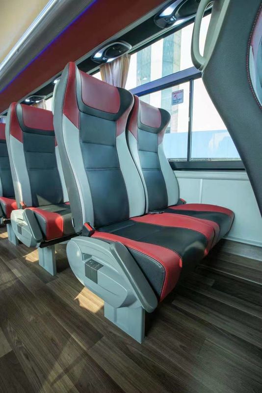 العلامة التجارية الجديدة Yutong Bus ZK6126 ذات المحور المزدوج مع 58 مقعدًا باللون الأبيض في المحرك الخلفي الترويجي