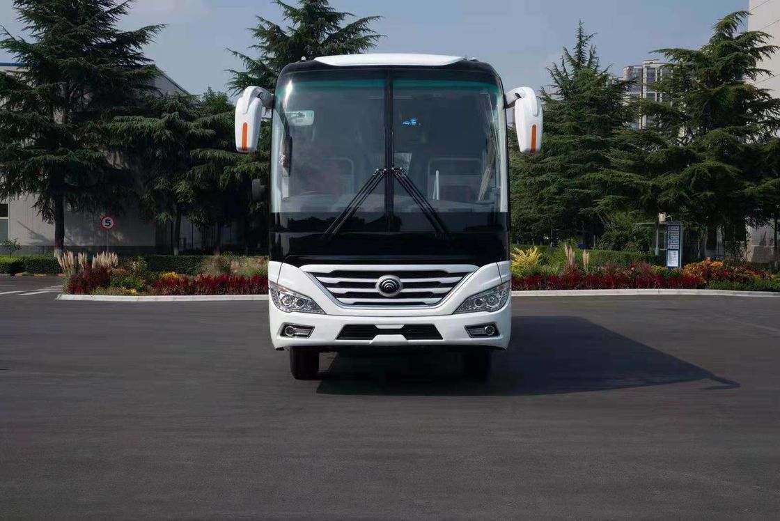 العلامة التجارية الجديدة Yutong Bus ZK6126 ذات المحور المزدوج مع 58 مقعدًا باللون الأبيض في المحرك الخلفي الترويجي