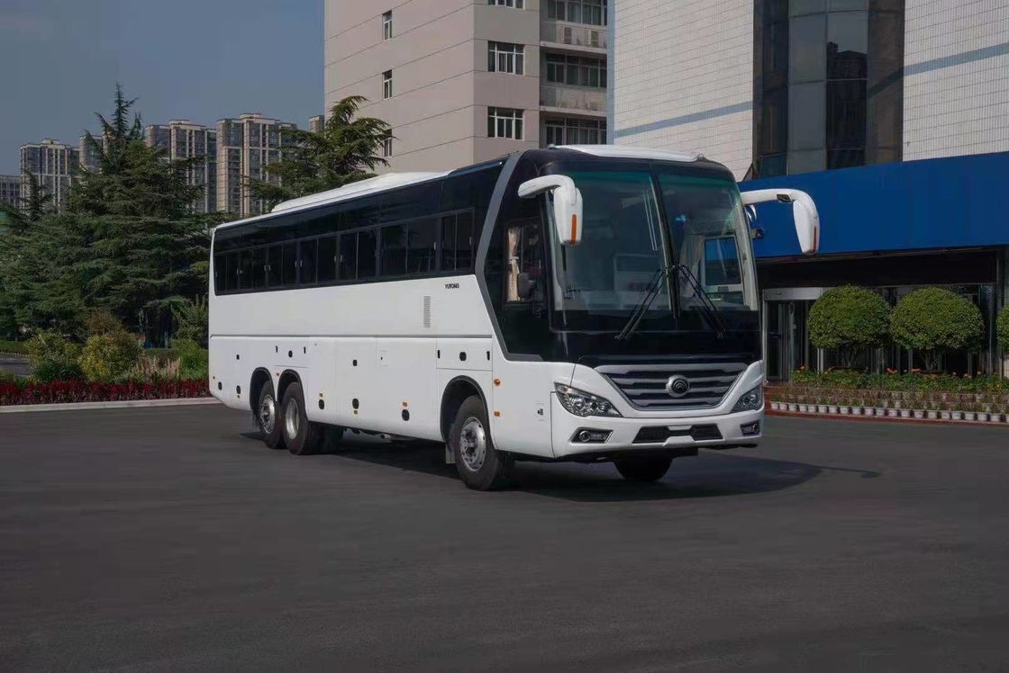 العلامة التجارية الجديدة Yutong Bus ZK6126 ذات المحور المزدوج مع 58 مقعدًا باللون الأبيض في المحرك الخلفي الترويجي