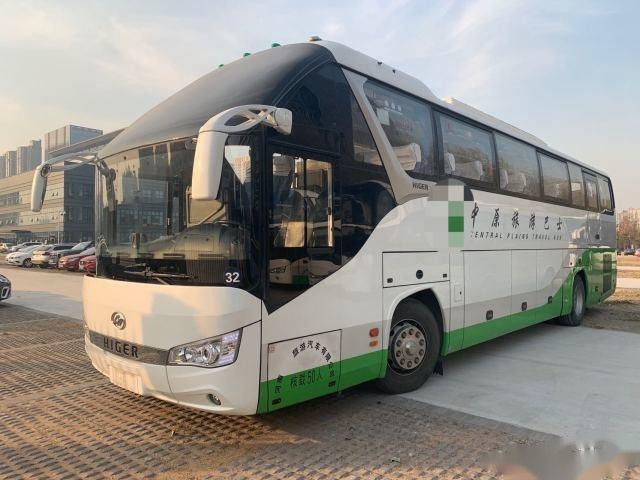 تستخدم Higer Bus للحافلات المستعملة 50 مقعدًا KLQ6122 WP المحرك الخلفي