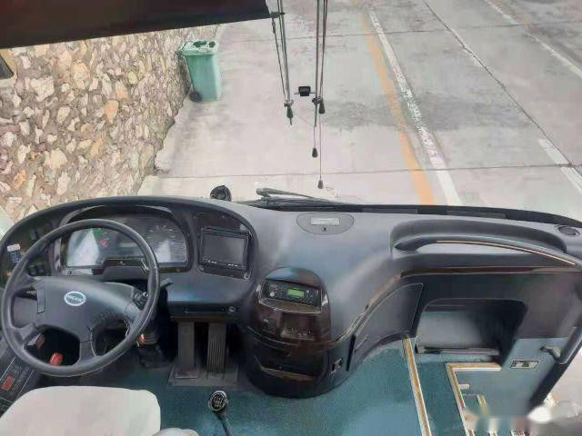 Higer Brand Used Coach Bus KLQ6109 46 Seats Low Kilometer Left Steering Single Door