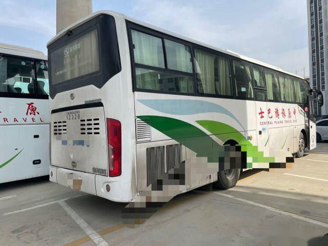 حافلة حافلات مستعملة Kinglong XMQ6112 51 مقعد وسادة هوائية هيكل محرك اليد اليسرى كيلومتر منخفض تعبئة عارية