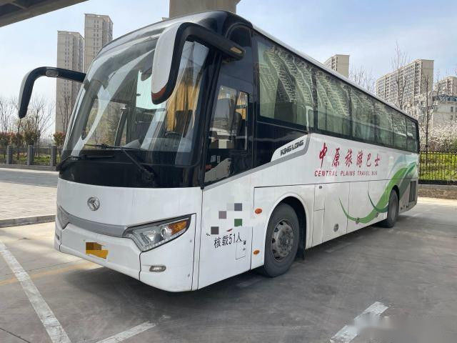 حافلة حافلات مستعملة Kinglong XMQ6112 51 مقعد وسادة هوائية هيكل محرك اليد اليسرى كيلومتر منخفض تعبئة عارية
